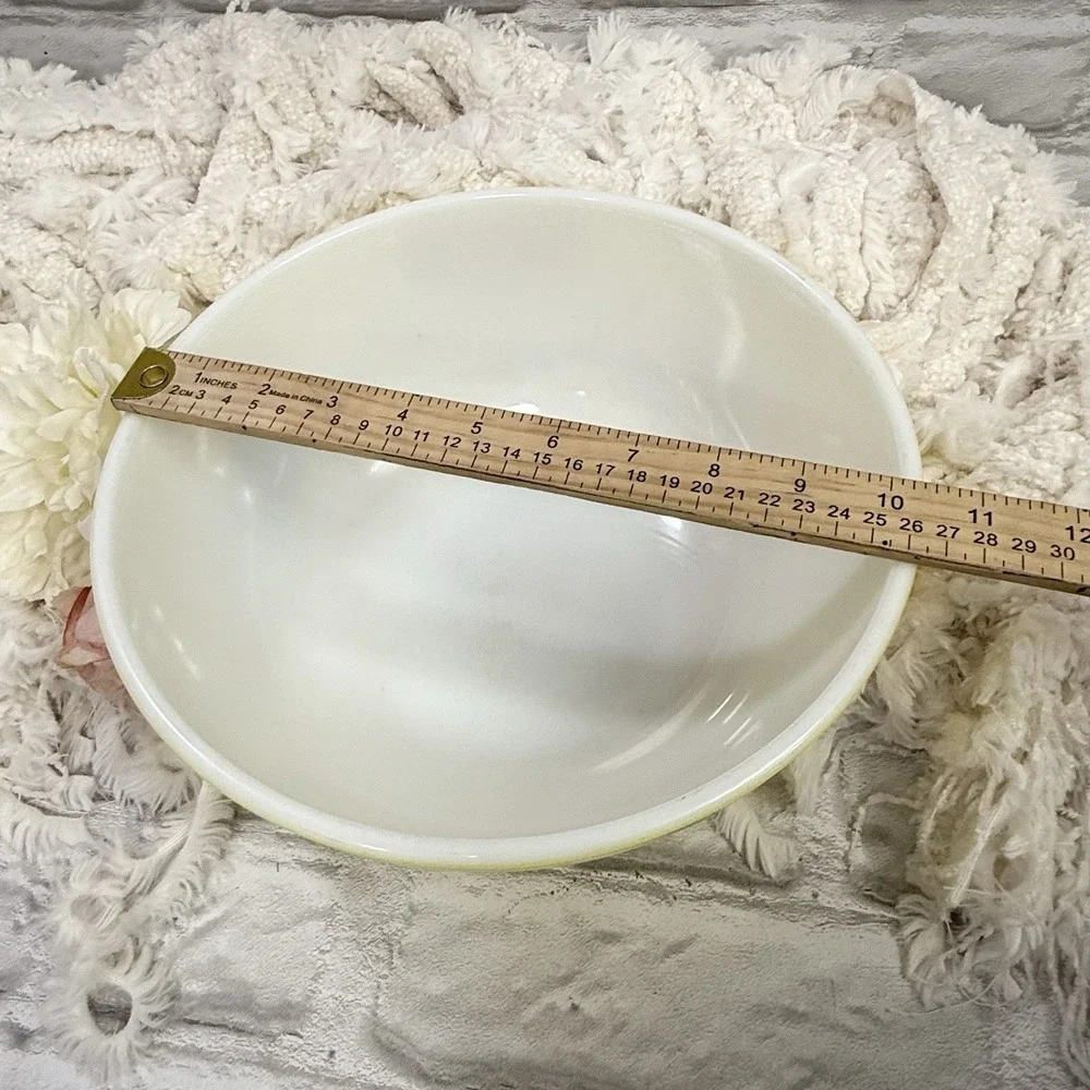 Vintage Pyrex Bowl #404 Yellow Milk Glass Primary Color 4Qt  Mixing Nesting Bowl
